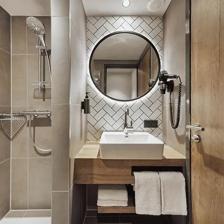 H2 Hotell 3*